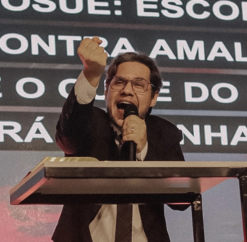 Pr. Fernando Marques pregando